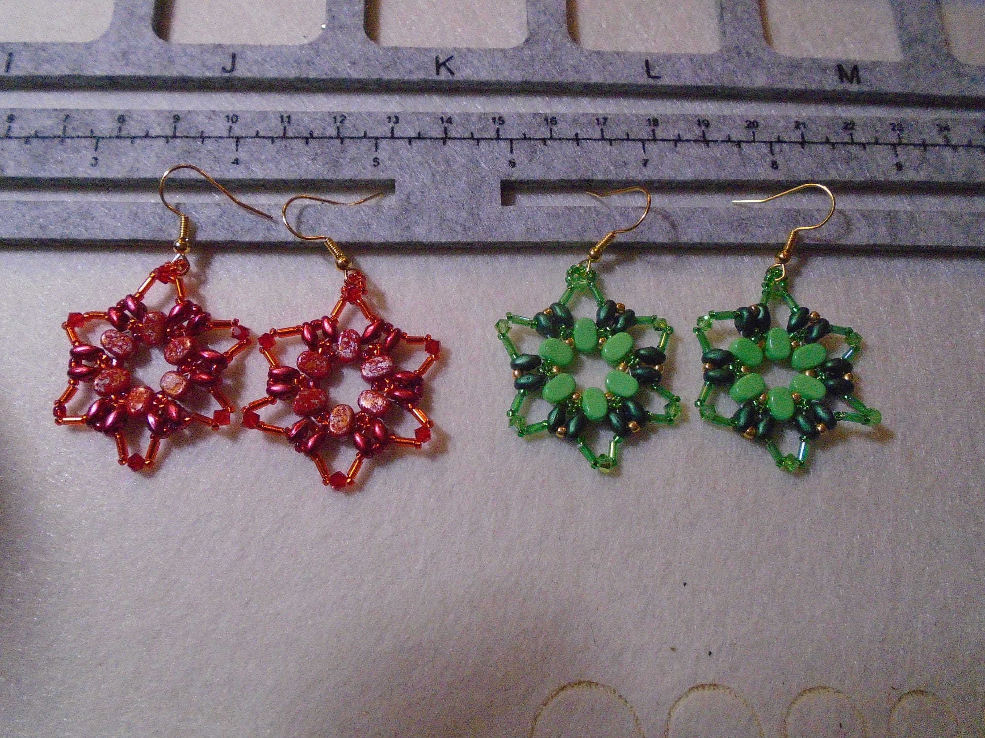 Star earrings. Left: bright red (though the Lipsis in the middle are stippled). Right: two shades of green with gold.