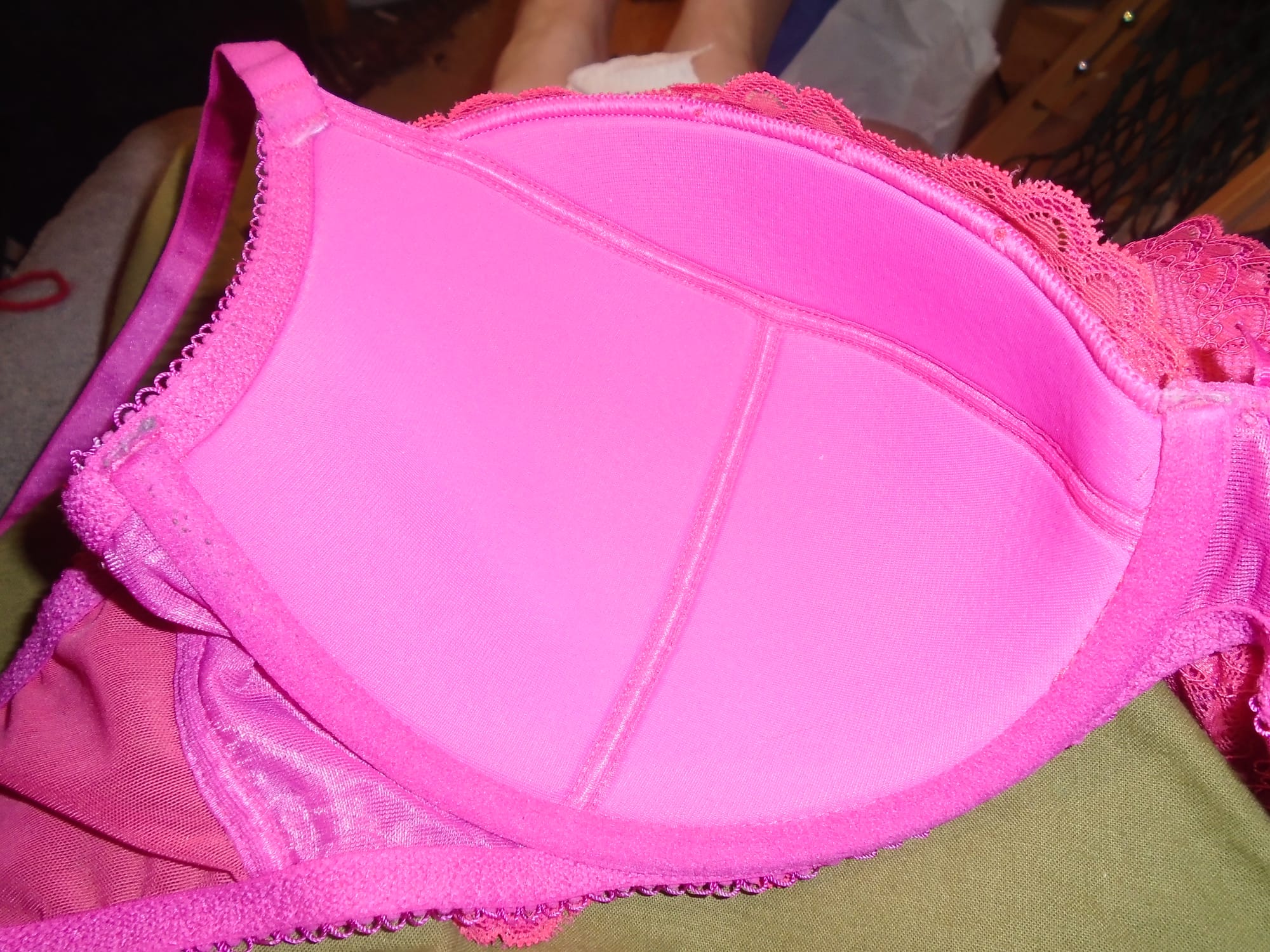 The inside of the cup is so smooth that it is hard to see whether the fabric is woven or knitted.